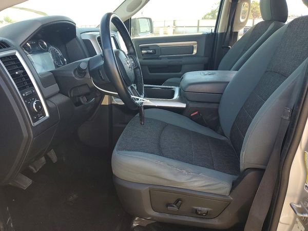 2017 RAM 1500 SLT CREW CAB 4X4