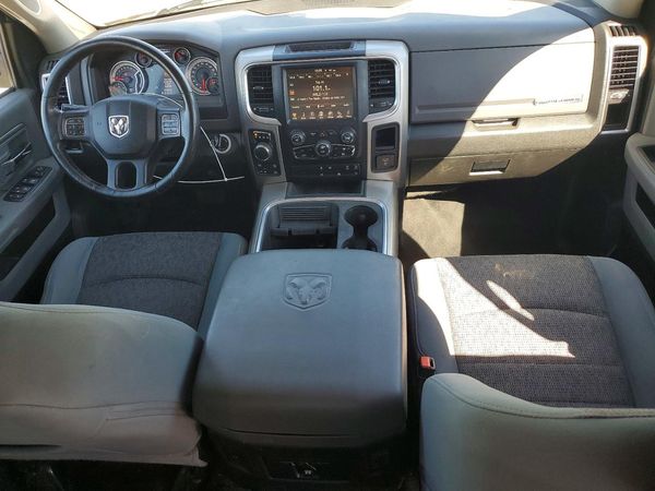 2017 RAM 1500 SLT CREW CAB 4X4