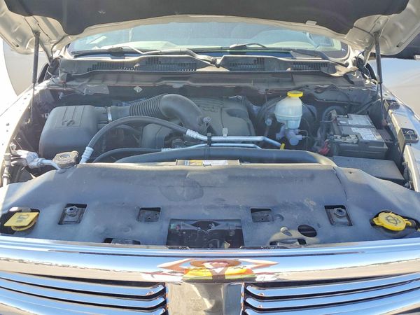 2017 RAM 1500 SLT CREW CAB 4X4