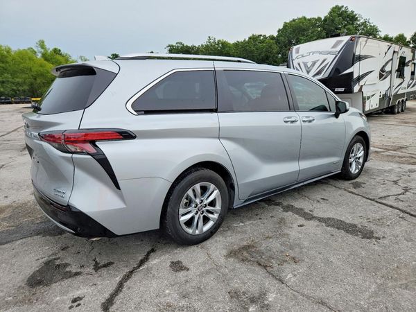 2021 TOYOTA SIENNA