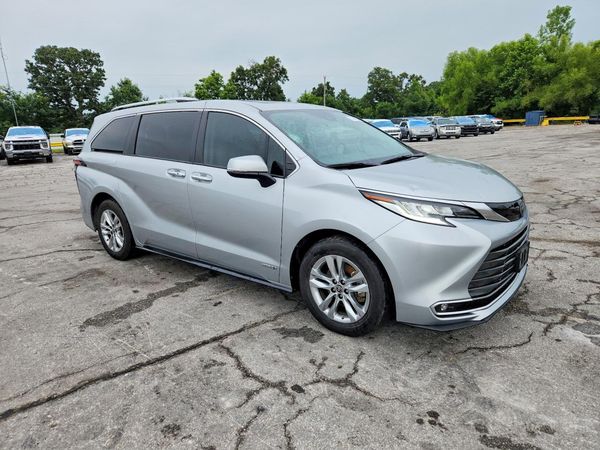 2021 TOYOTA SIENNA