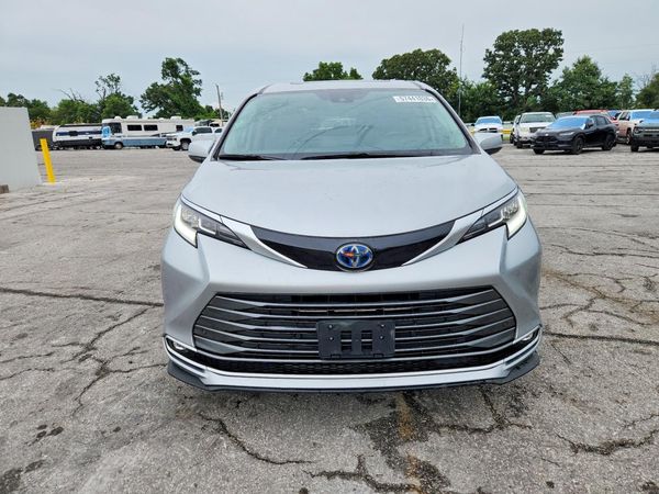 2021 TOYOTA SIENNA