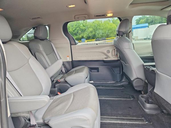 2021 TOYOTA SIENNA