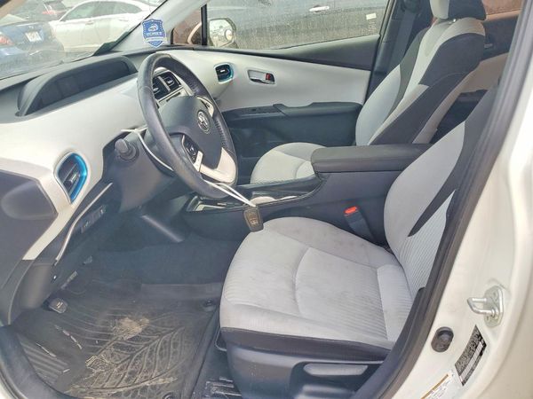2016 TOYOTA PRIUS
