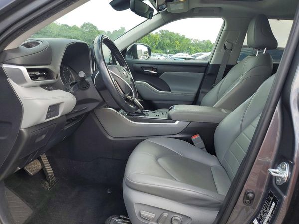 2021 TOYOTA HIGHLANDER XLE