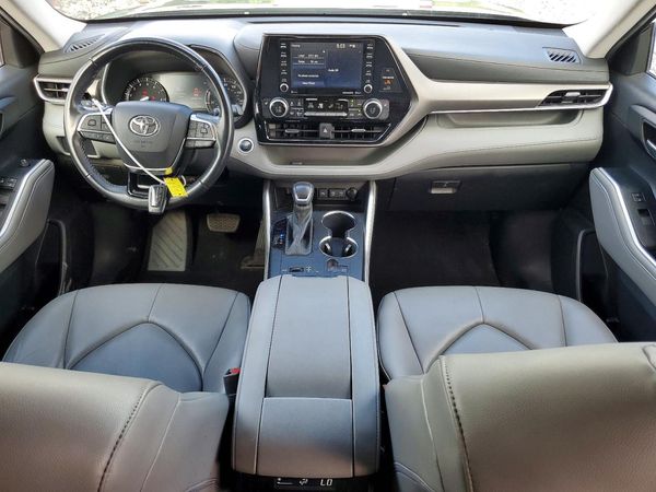 2021 TOYOTA HIGHLANDER XLE