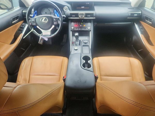 2017 LEXUS IS