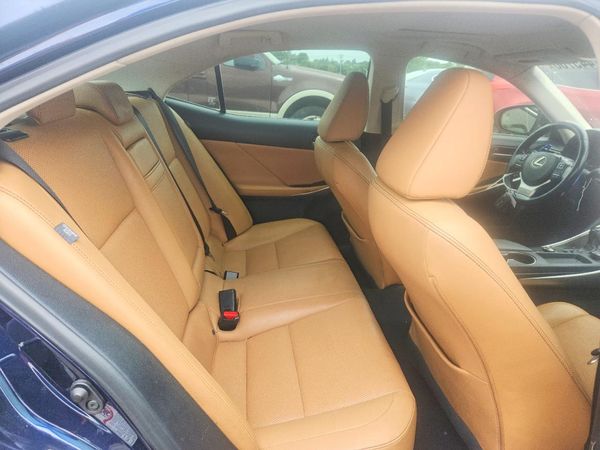 2017 LEXUS IS