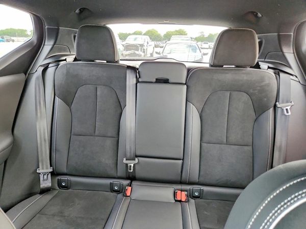 2025 VOLVO XC40