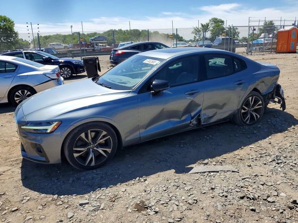 2019 VOLVO S60 R-Design