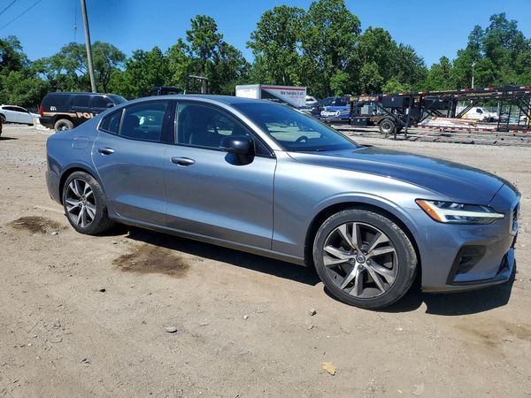 2019 VOLVO S60 R-Design