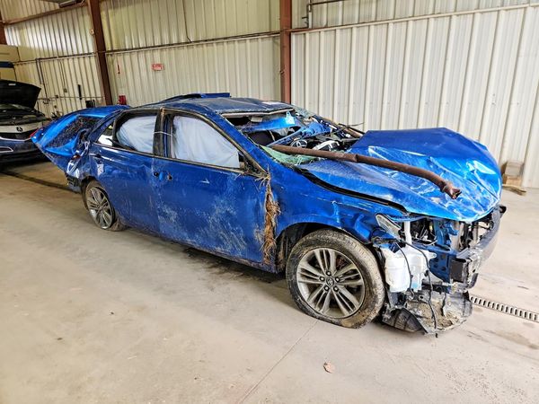 2017 TOYOTA CAMRY LE/SE/XLE/XSE — Passenger 3/4
