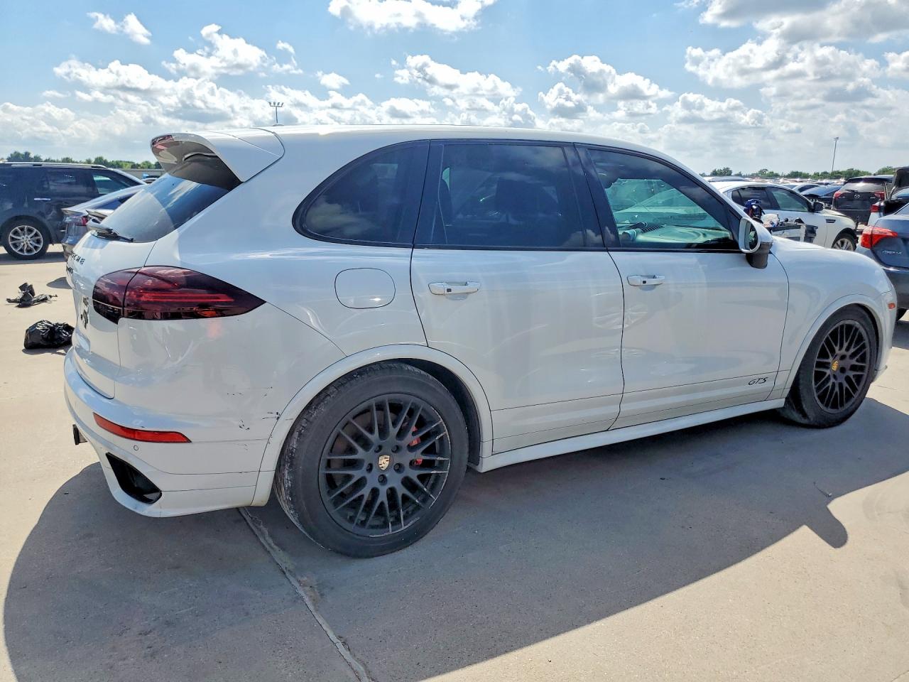 2016 PORSCHE CAYENNE