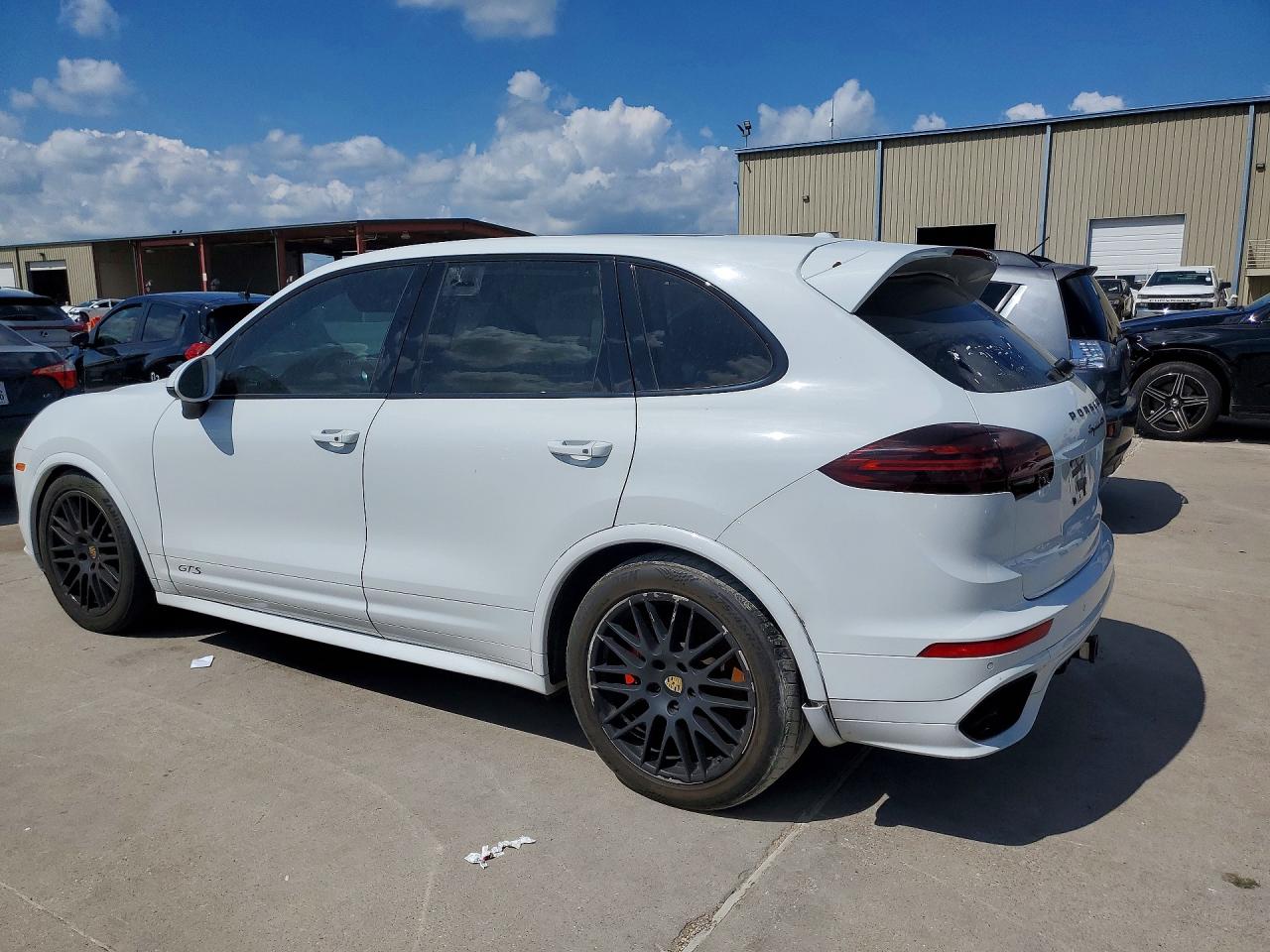 2016 PORSCHE CAYENNE
