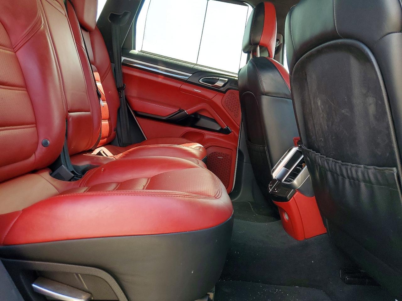 2016 PORSCHE CAYENNE