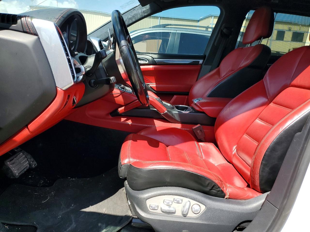 2016 PORSCHE CAYENNE