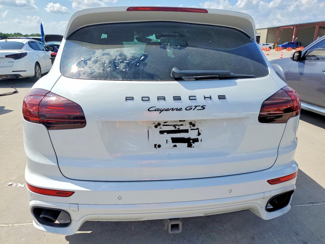 2016 PORSCHE CAYENNE