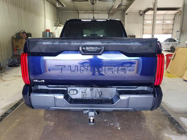 2025 TOYOTA TUNDRA SR5