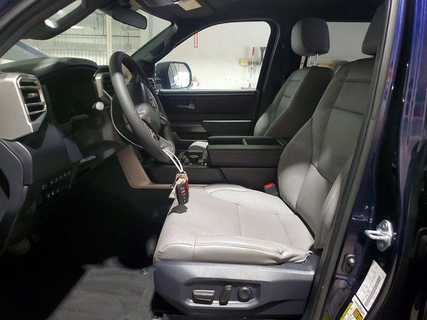 2025 TOYOTA TUNDRA SR5