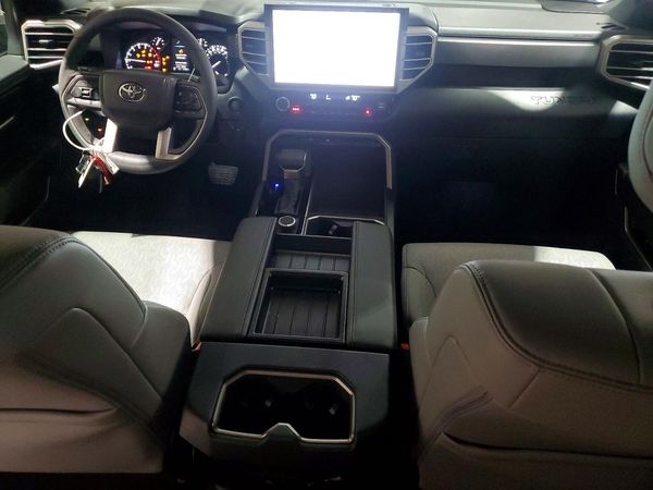 2025 TOYOTA TUNDRA SR5