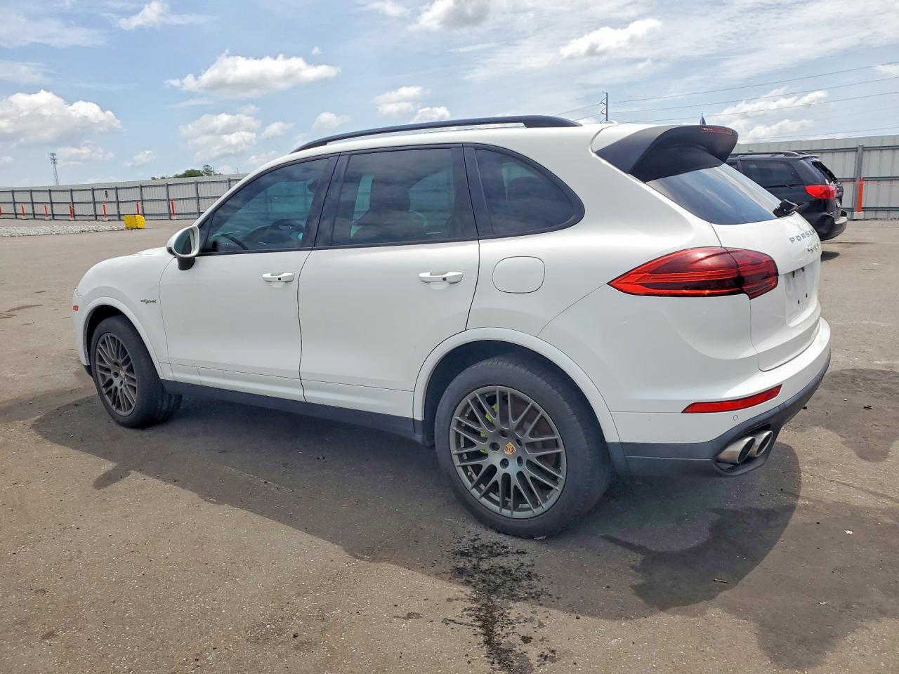 2017 PORSCHE CAYENNE E-Hybrid