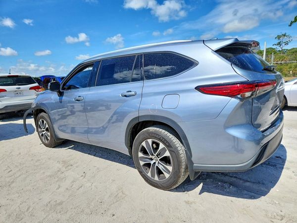 2022 TOYOTA HIGHLANDER XLE