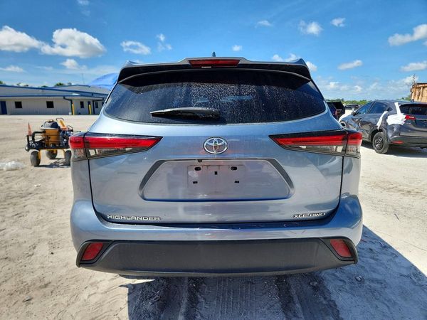 2022 TOYOTA HIGHLANDER XLE