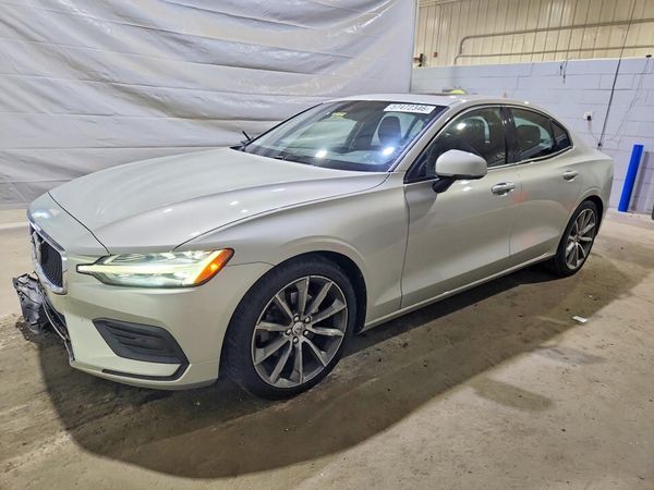 2019 VOLVO S60 Momentum