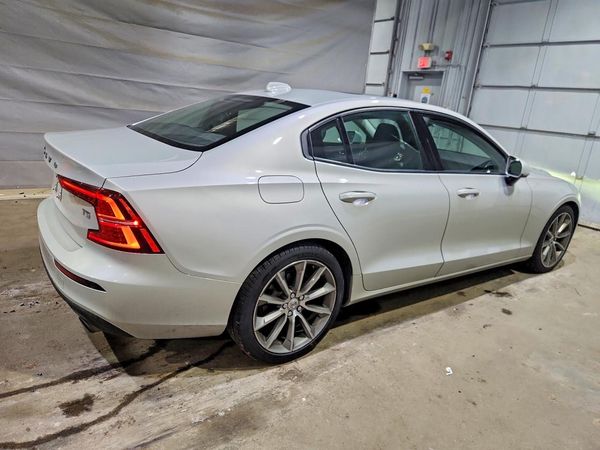 2019 VOLVO S60 Momentum