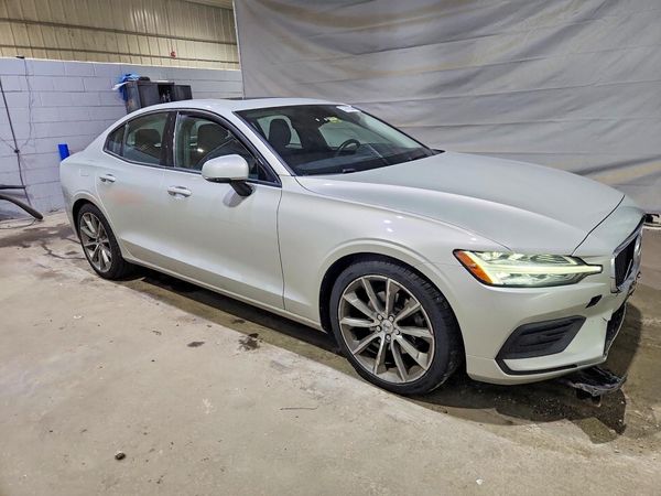 2019 VOLVO S60 Momentum