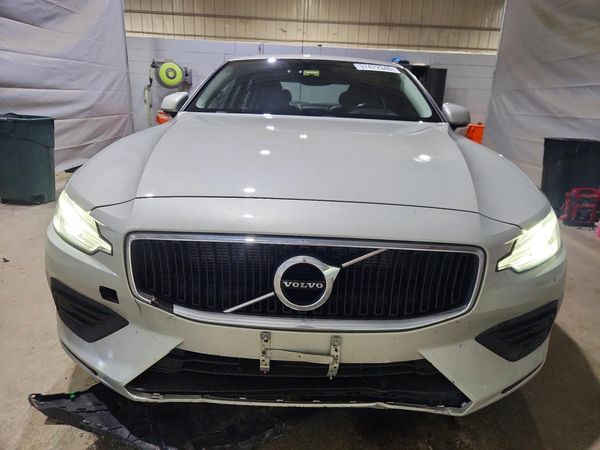 2019 VOLVO S60 Momentum