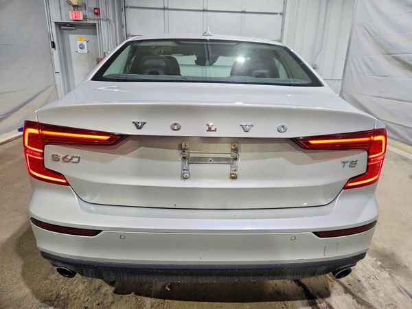 2019 VOLVO S60 Momentum