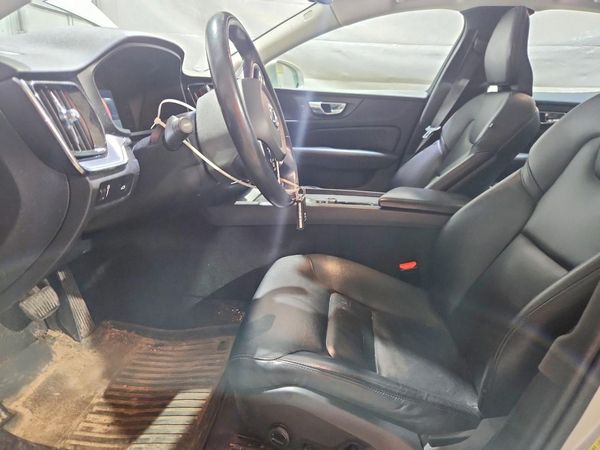 2019 VOLVO S60 Momentum