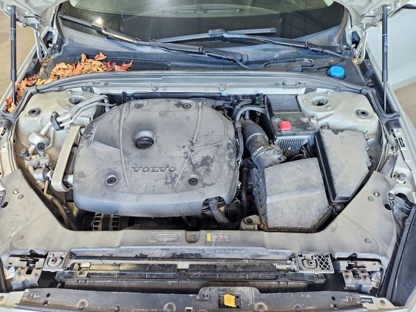 2019 VOLVO S60 Momentum