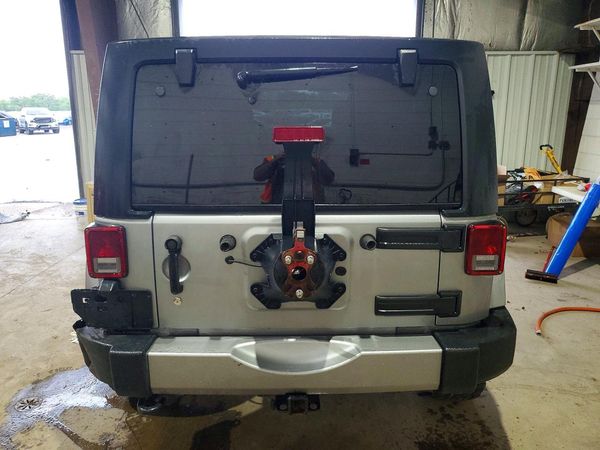 2016 JEEP WRANGLER UNLIMITED SAHARA 4X4