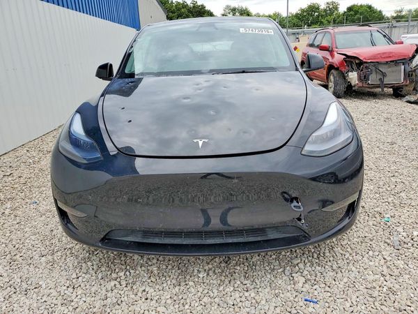 2025 TESLA MODEL Y