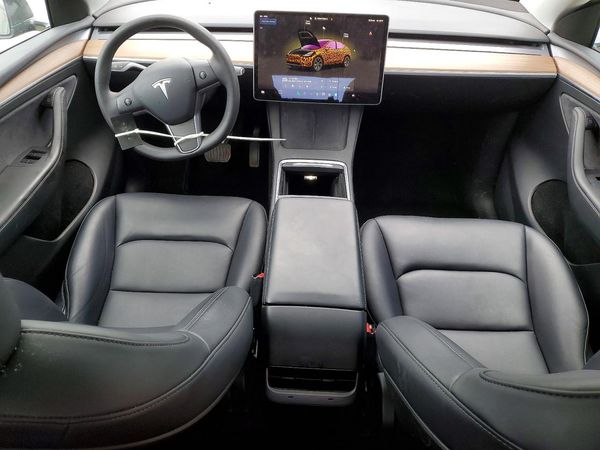 2025 TESLA MODEL Y