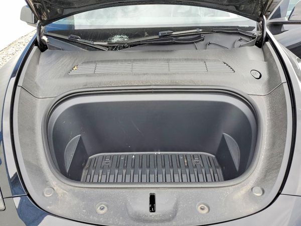 2025 TESLA MODEL Y