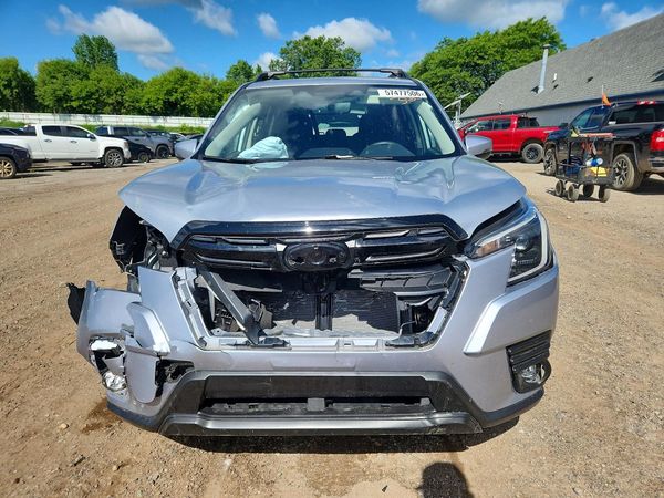 2024 SUBARU FORESTER Limited
