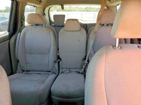 2016 KIA SEDONA LX - Middle-low