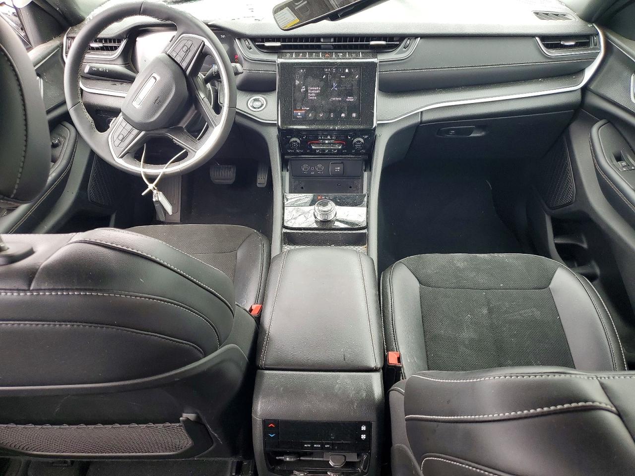 2025 JEEP GRAND CHEROKEE Laredo, Altitude