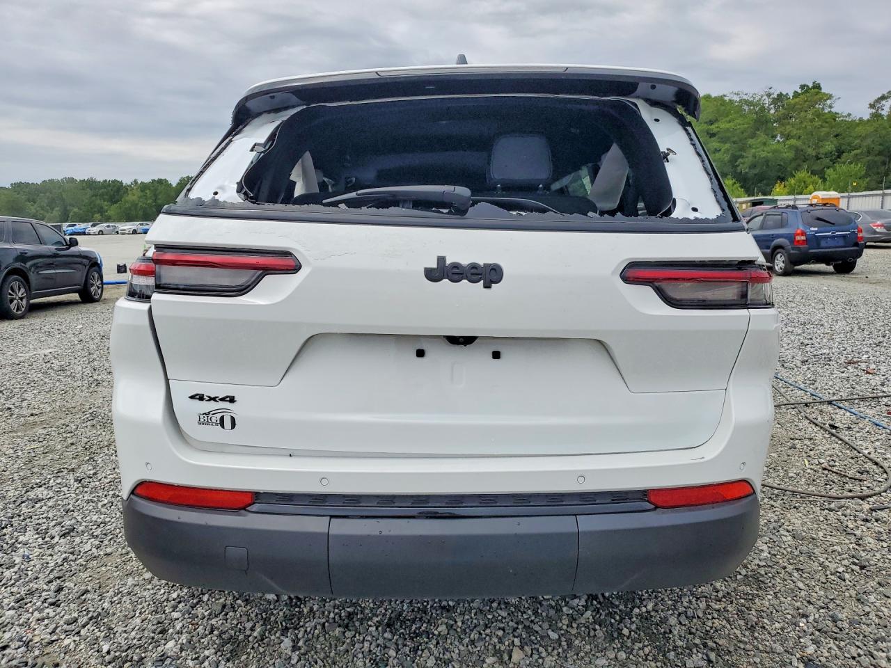 2025 JEEP GRAND CHEROKEE Laredo, Altitude
