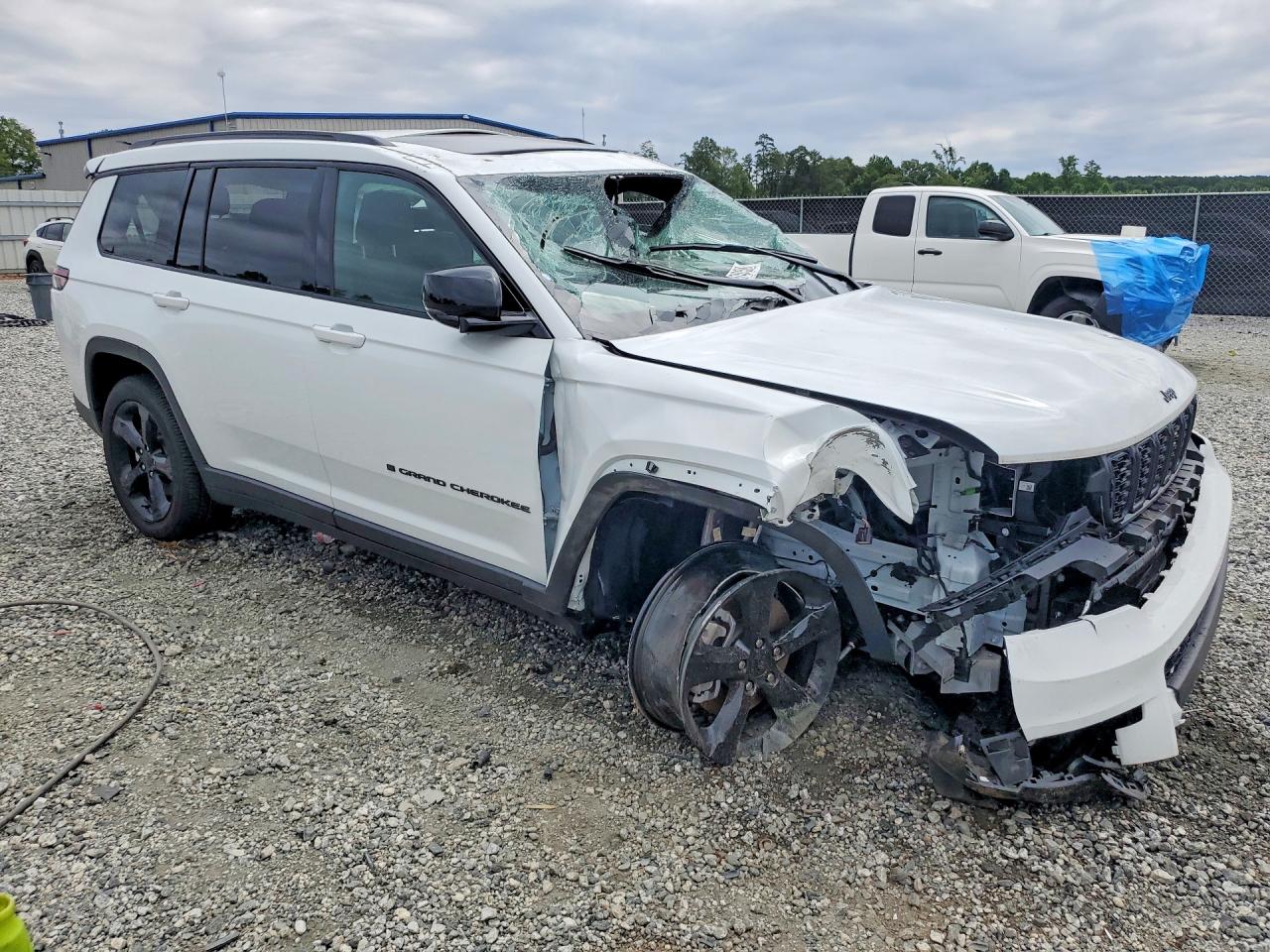 2025 JEEP GRAND CHEROKEE Laredo, Altitude