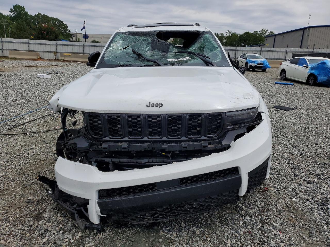 2025 JEEP GRAND CHEROKEE Laredo, Altitude