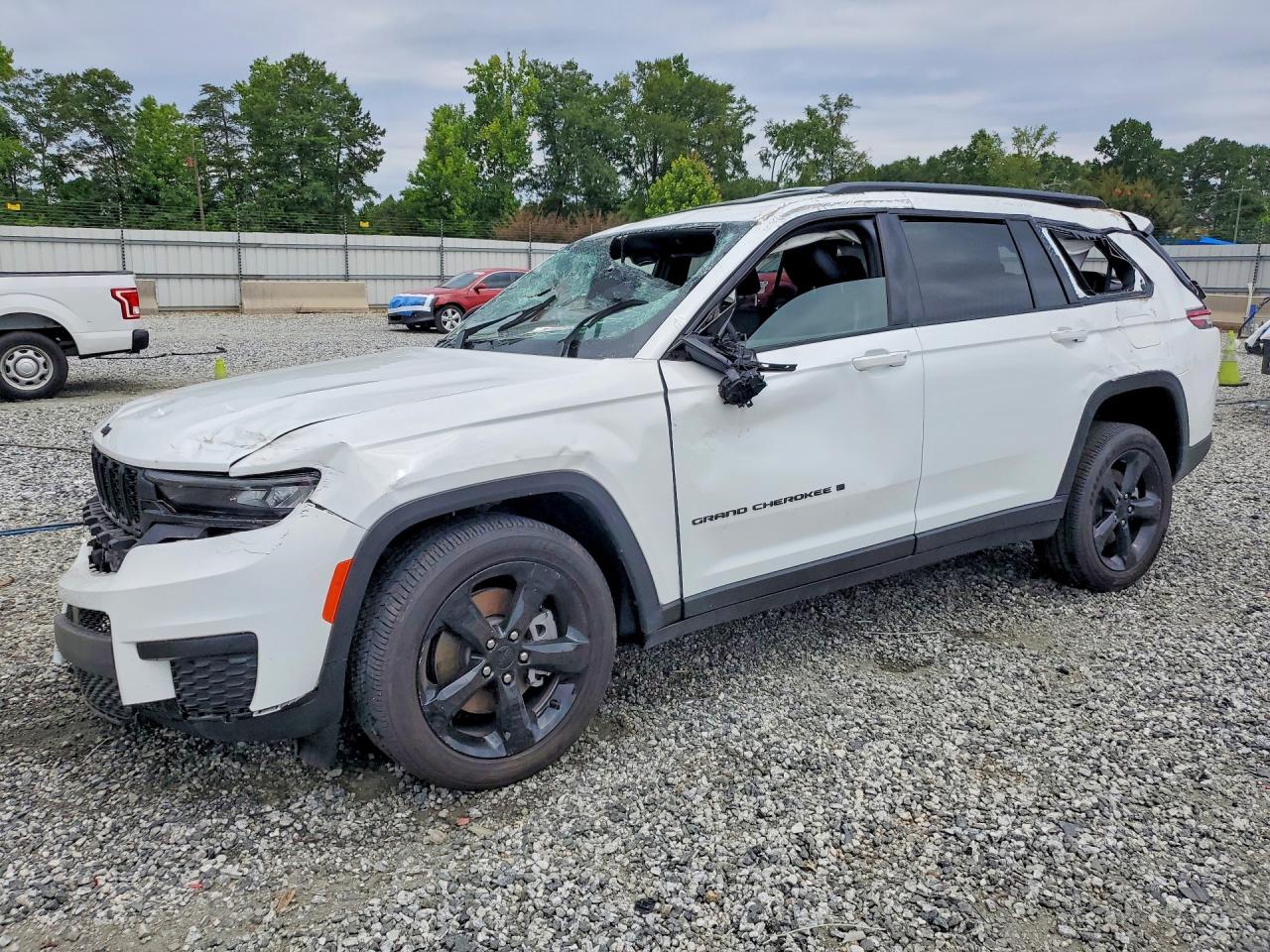 2025 JEEP GRAND CHEROKEE Laredo, Altitude