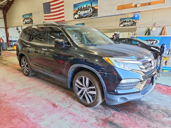 2018 HONDA PILOT TOURING — Passenger 3/4