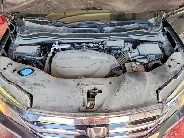 2018 HONDA PILOT TOURING — Engine bay