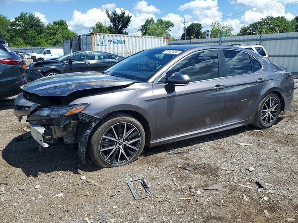 2022 TOYOTA CAMRY SE — Front 3/4