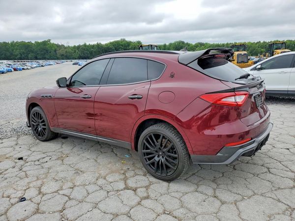 2017 MASERATI LEVANTE Sport