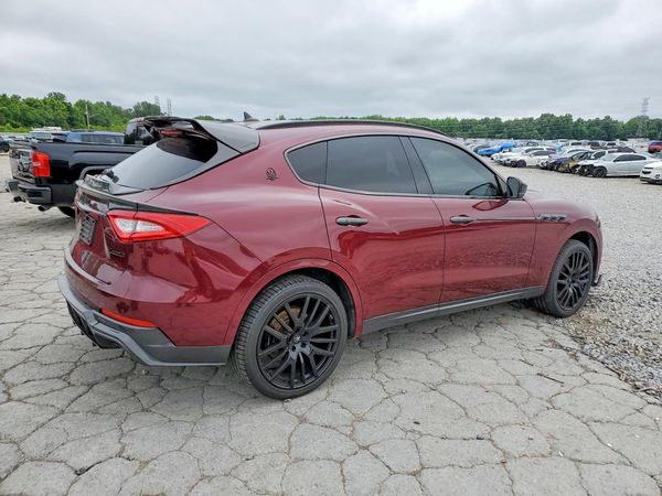 2017 MASERATI LEVANTE Sport